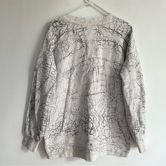 Lululemon Perfectly Oversized Crewneck White Black Crackle Print Womens 8 - Picture 2 of 9